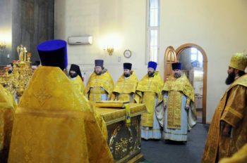 Преосвященнейший Иннокентий совершил Божественную литургию в главном храме епархии